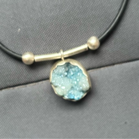 Elegant Blue Celestite Quartz crystal Pendant Necklace - Picture 4 of 7